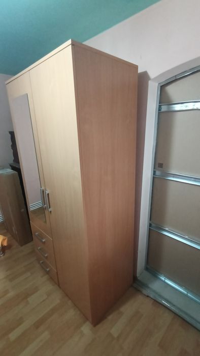 Vând urgent dulap haine
