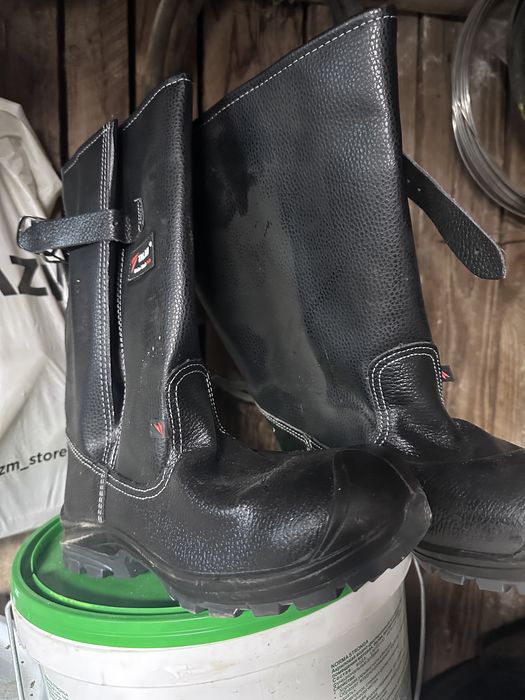 Продам ботинки обувь