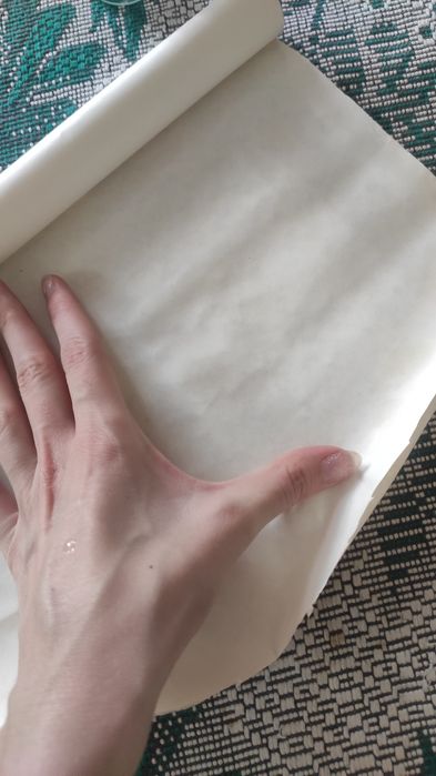 Рулоны бумаги миллиметровка и белая бумага