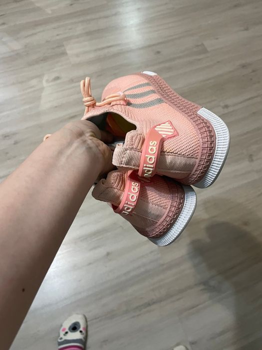 Кроссовки adidas отличного качества