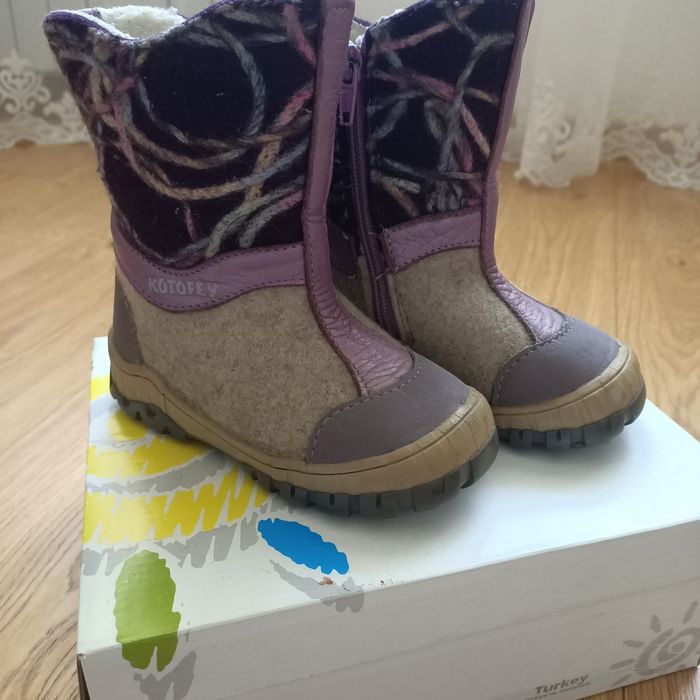 Продам зимнии детские ботинки фирмы Котофей в отличном состоянии, очен