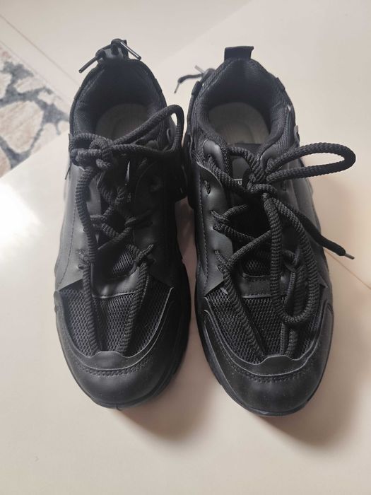 Adidași  băieți mărimea 39 noi