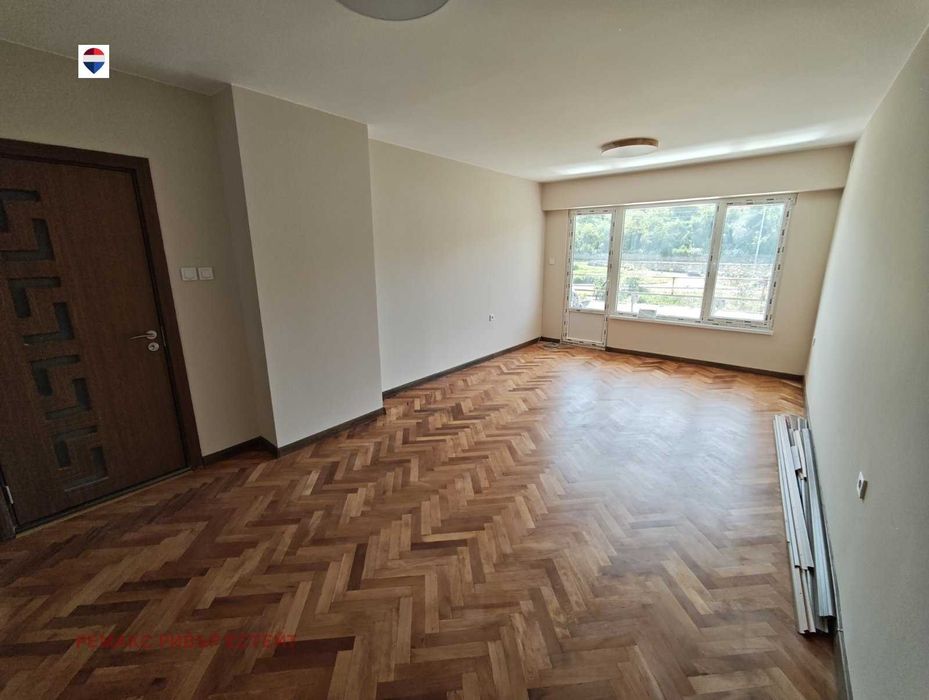 Двустаен апартамент за продажба кв. Родина 2