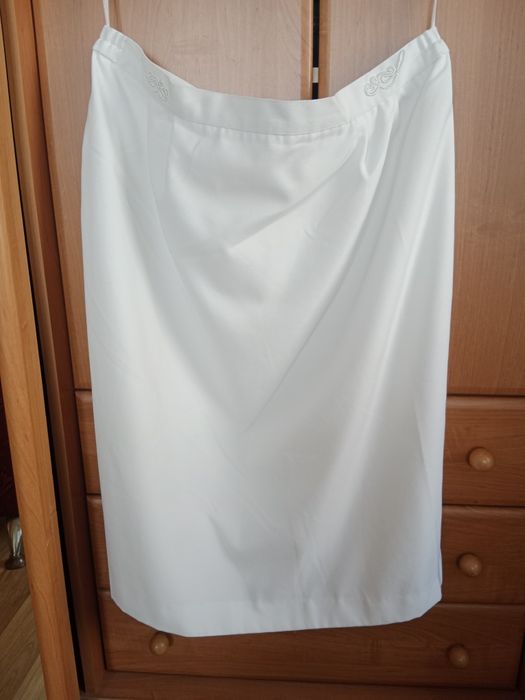 Продаю костюм женский