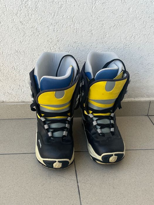 Vând ghete de snowboard 42