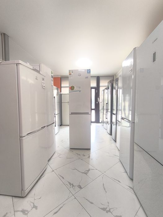 Холодильники много от 50000 с доставкой