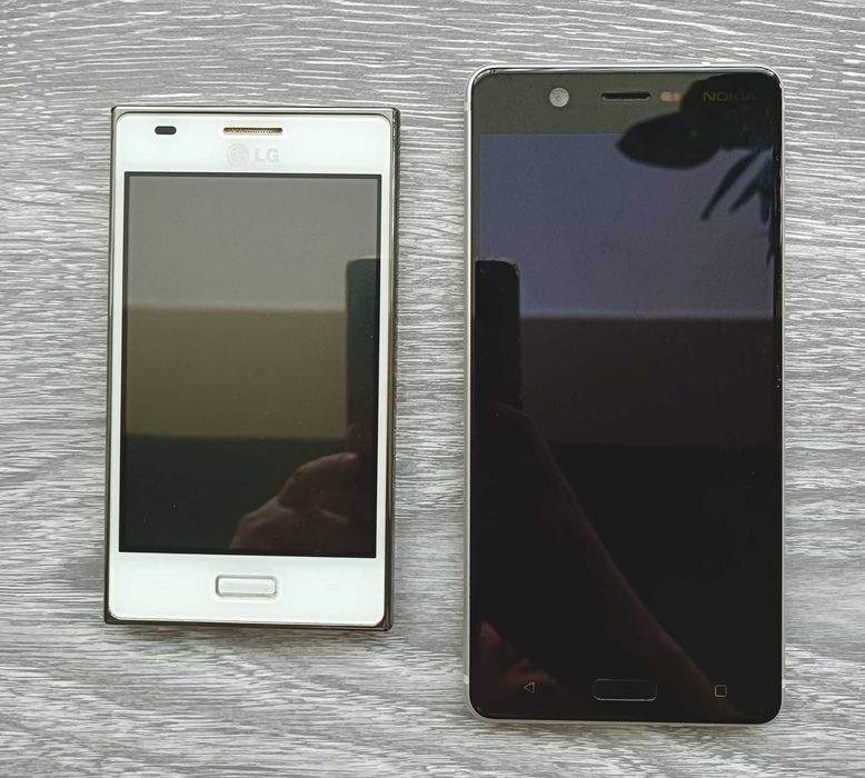 2 telefoane mobile la un singur preț