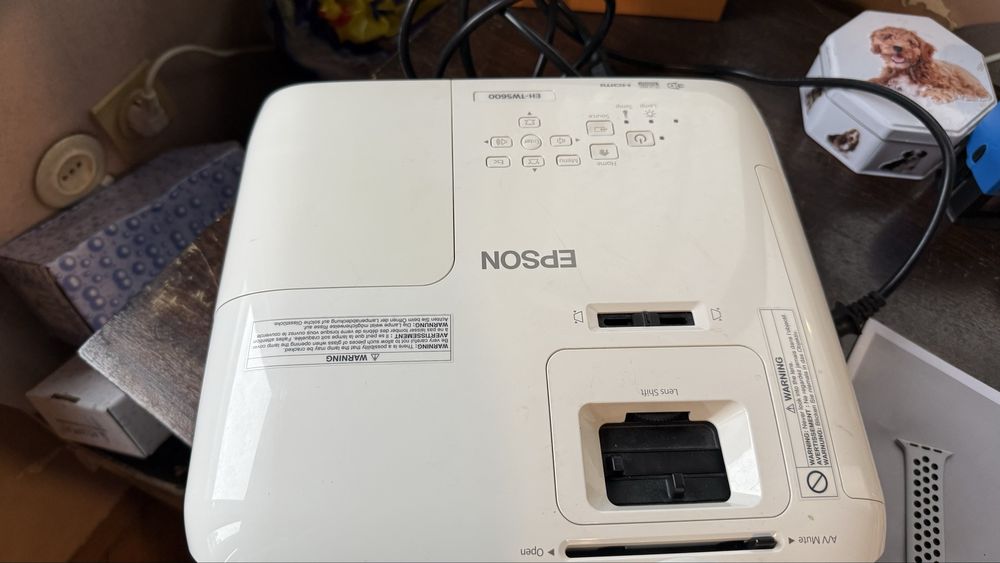 Проектор 4К EPSON EH-TW5600 топ като Нов Цена 1400 Еур