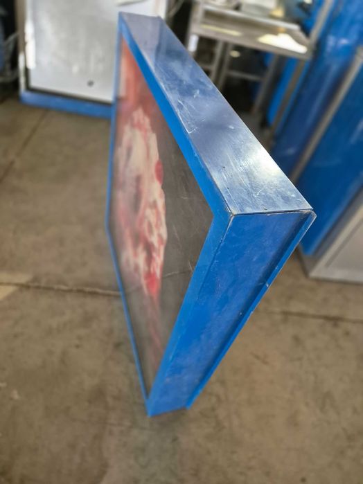 Метална светеща рекламна табела - фонът се сменя