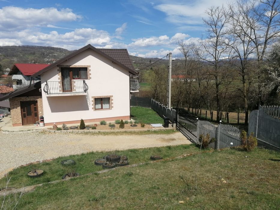 Casa de vanzare cu teren