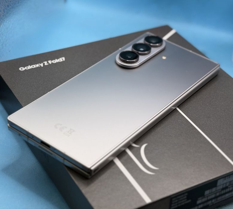 ГАРАНЦИОНЕН!!! Samsung Galaxy Z Fold7, 12GB RAM, 256GB, 5G, Silver Shadow + подарък 45W зарядно