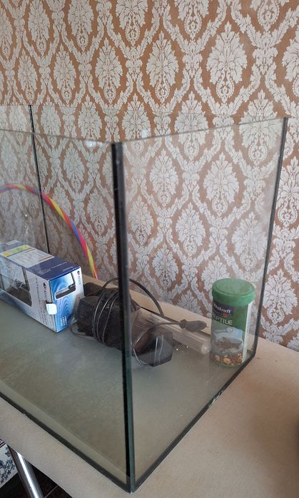 Продавам аквариум 50 л