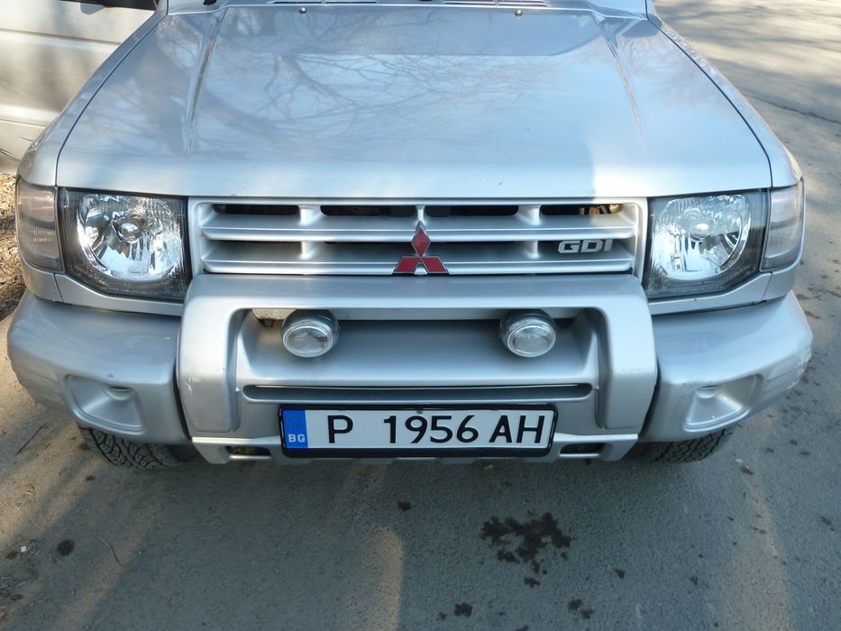 Bara fata Mitsubishi Pajero MK2 - versiunea cu aripi bombate
