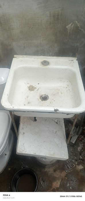 Продается раковина СССР с ножками не дорого в хорошем состоянии