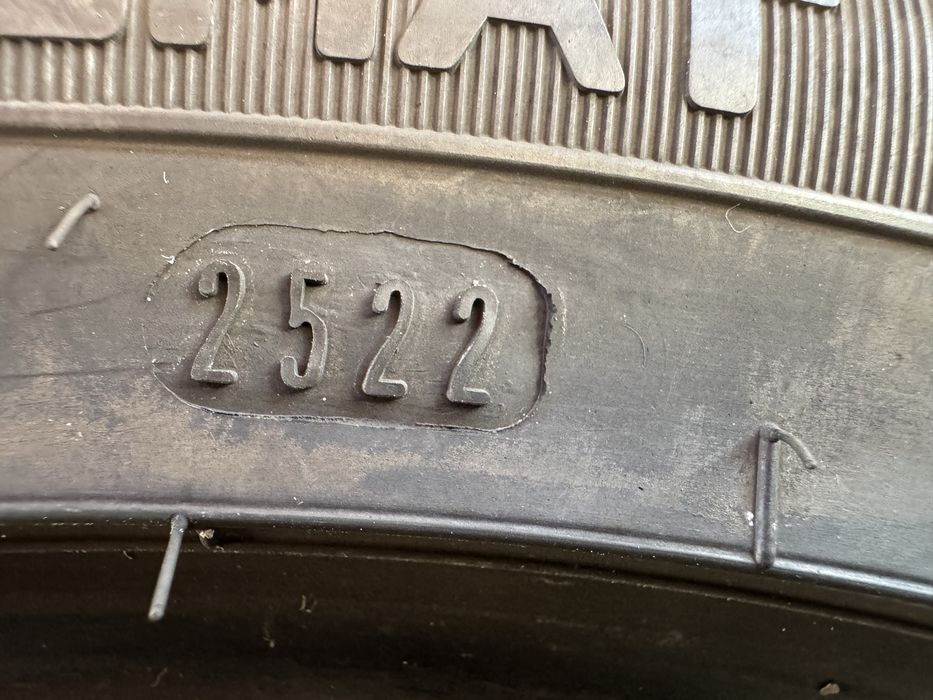 Автомобилни гуми 225 45 17 Diplomat