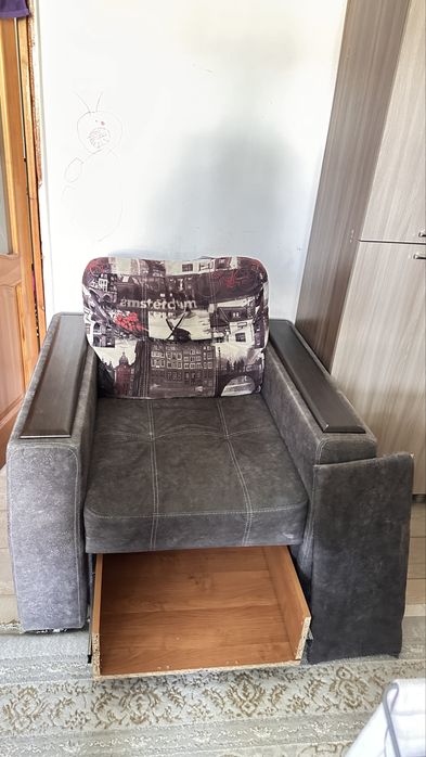Продаю Угловой диван с ящиком и кресло