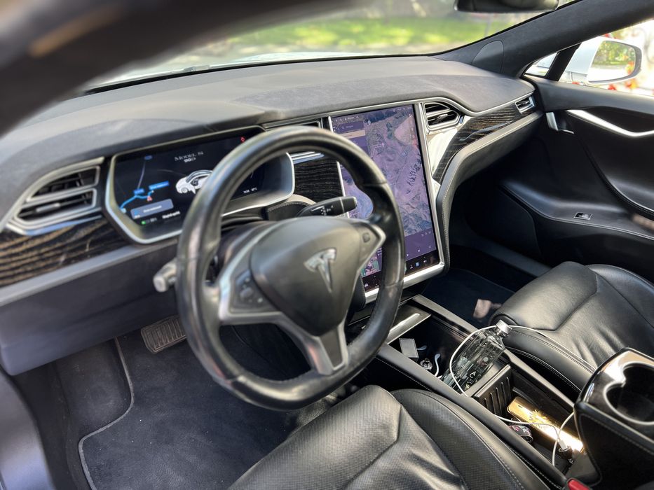TESLA Model S 2017 — imagine 3