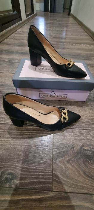 Официални обувки със златна тока Angelina Jones