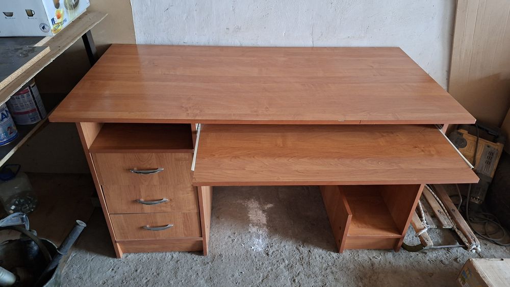 Продам письменный стол