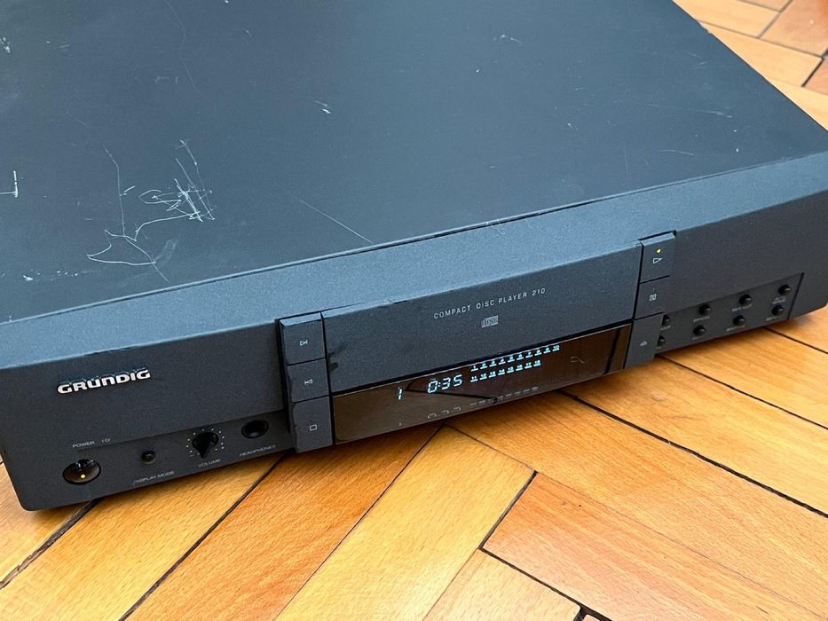 CD-player Grundig (intrare gama FineArts), functional, pentru pise.