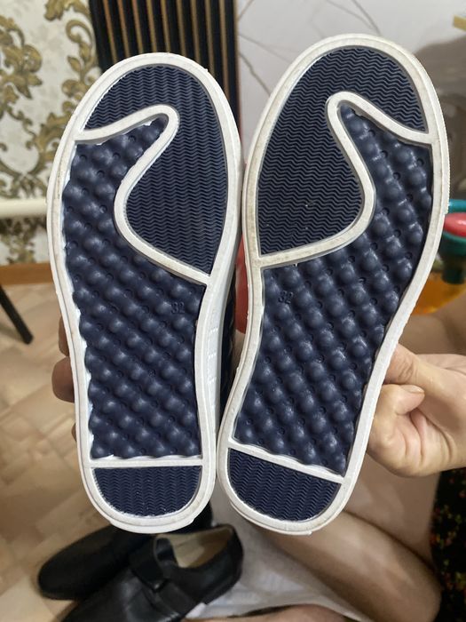 Кроссовки на девочку новые