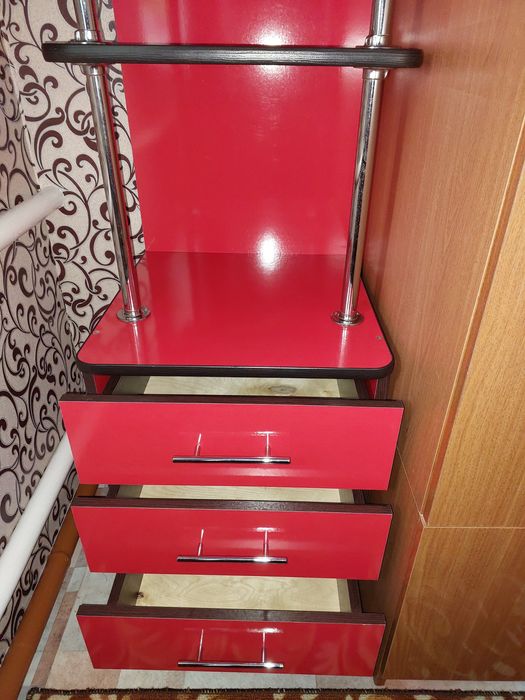 Маникюрный стол , пенал