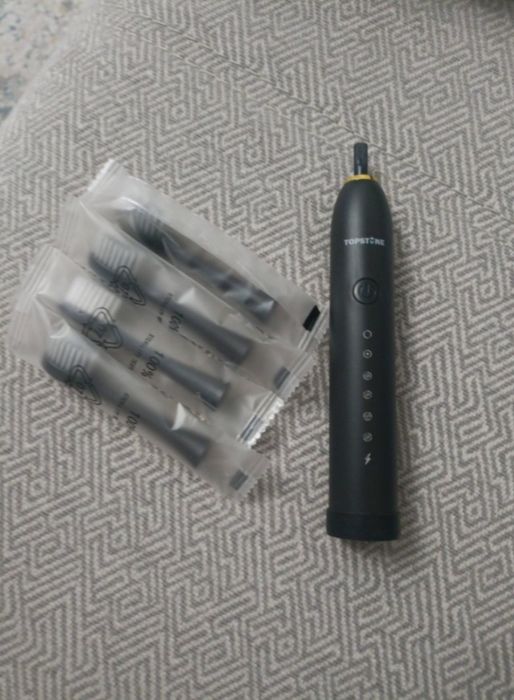 Электрическая зубная щетка