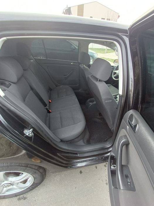 Vînd Vw golf 5 1.6 acte valabile + fiscal pe loc