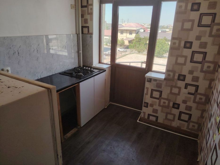 Sharq 1 tomonda 1 xonali uy sotiladi