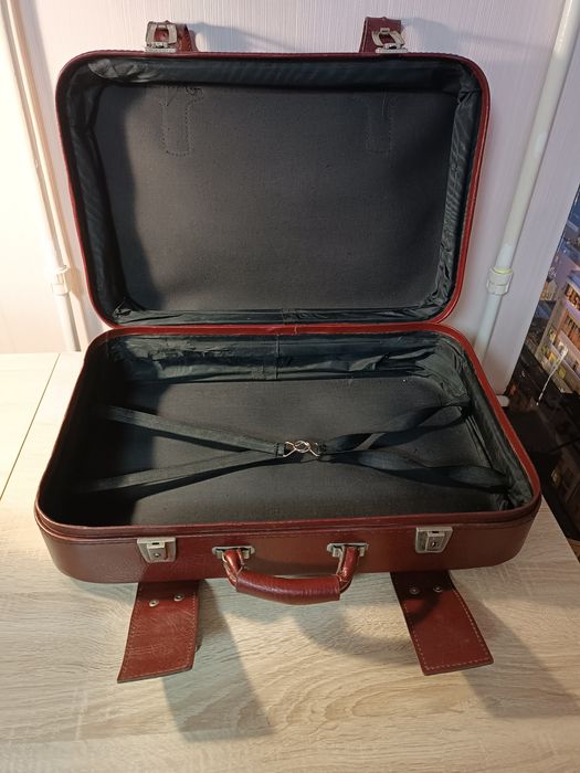 Чемодан кожаный советский