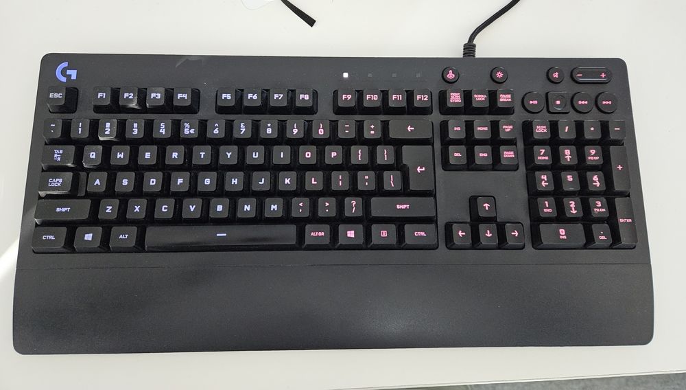 Геймърска клавиатура Logitech G213 Prodigy, RGB