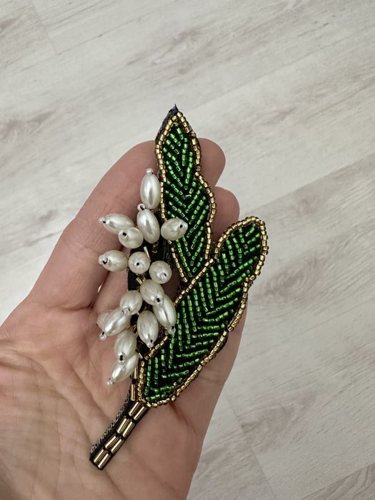 Brosa martisor Ghiocel lucrat manual pret 60 lei