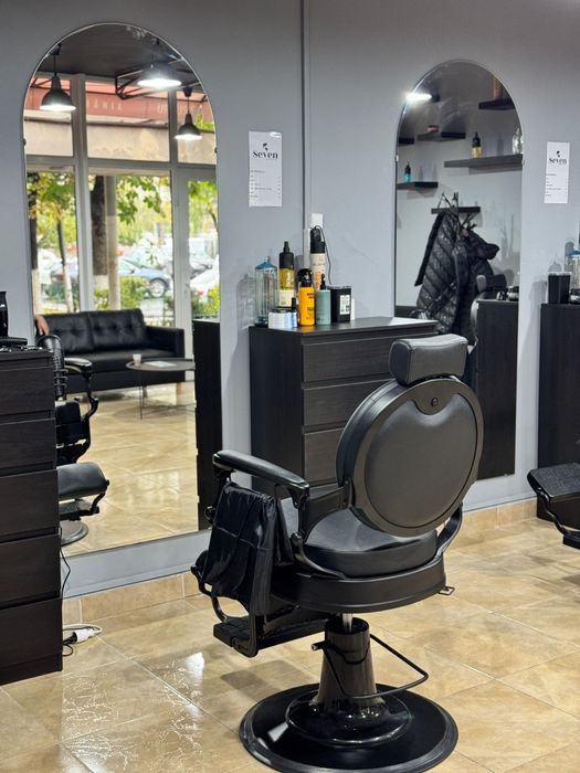 Vând scaun BarberShop și scafa