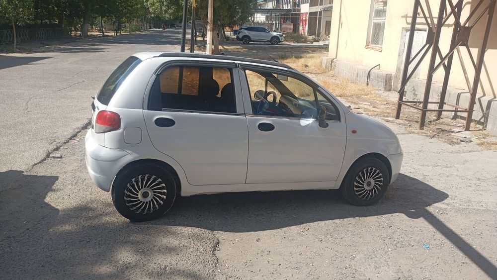 Матиз машинаси сотилади