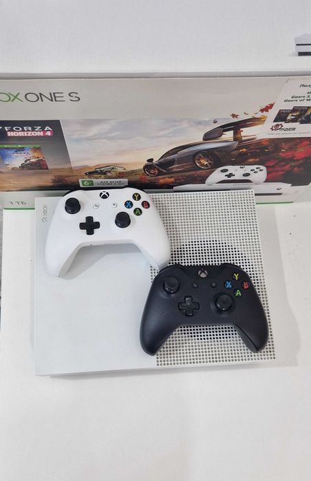 Xbox One S на продажу.