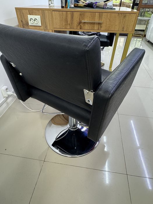 Парикмахерское кресло,удобное