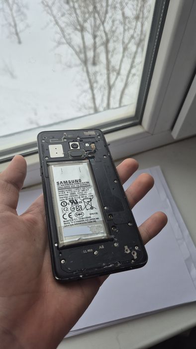 Продам Samsung a8