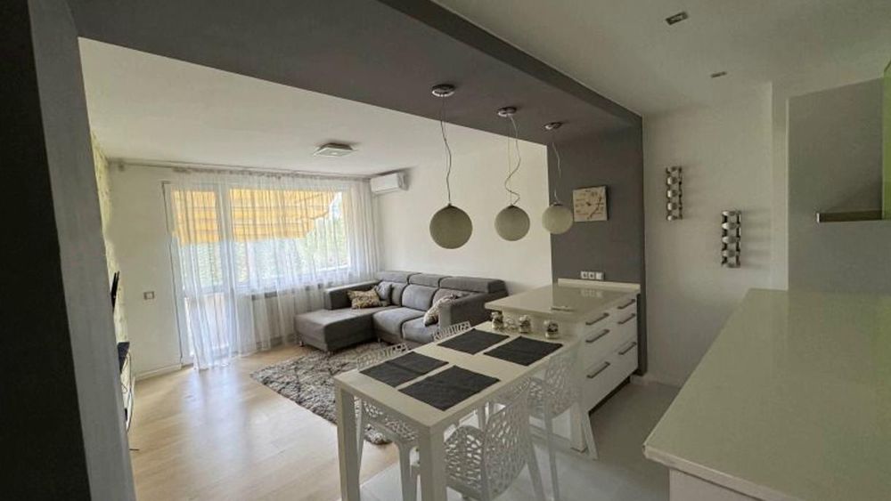 Дава се под наем Тристаен апартамент в София, Гоце Делчев - 76 кв.м за 750 € - Снимка #1