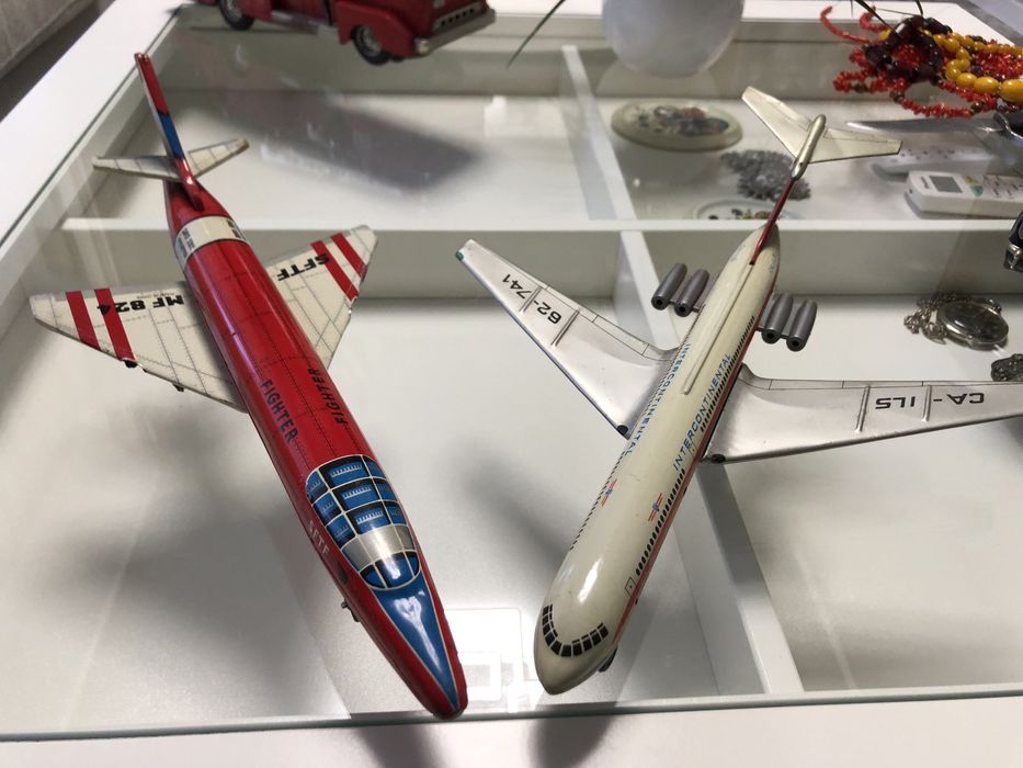 Стари ламаринени играчки