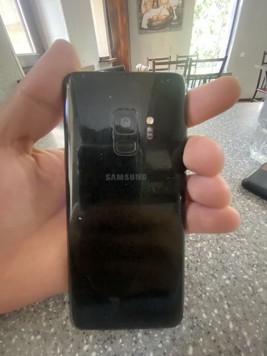 Продам Samsung S9