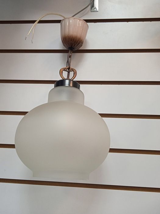 Продам люстру в хорошем состоянии