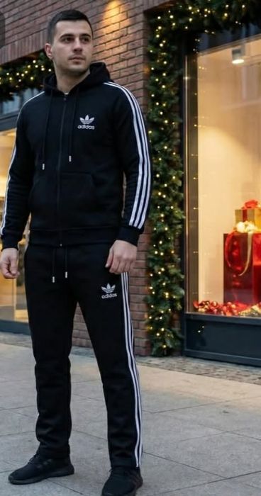 Nou! Material bun Trening Adidas .