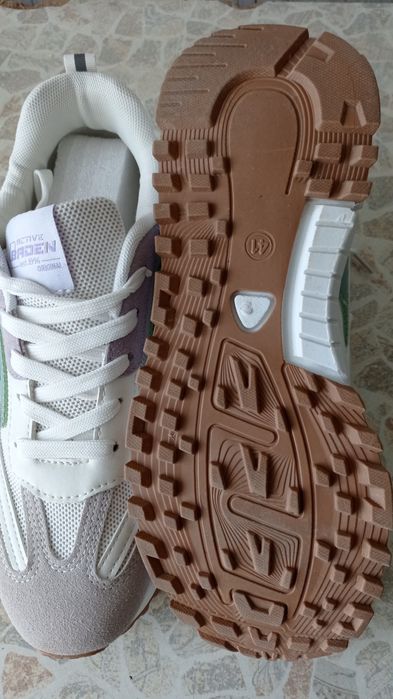 Кроссовки замшевые