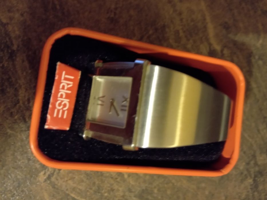 ESPRiT часовник с кутийка