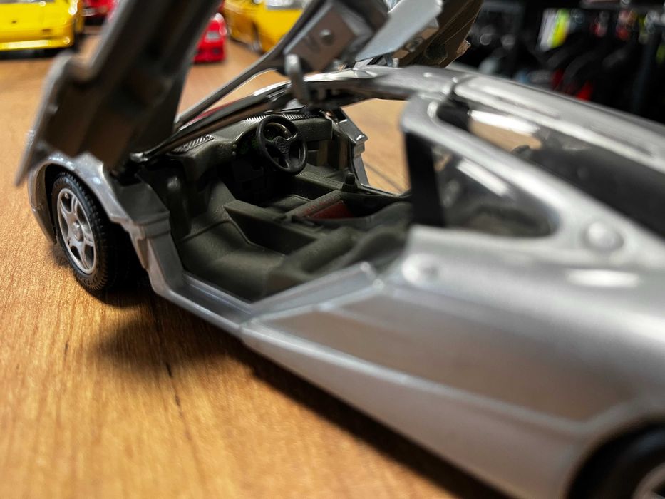 Метална колекционерска количкa модел BBURAGO MCLAREN P1 мащаб 1:24