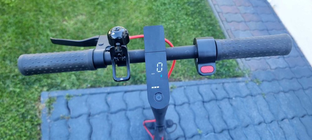 Trotinetă electrică Xiaomi M365 Pro – 286 km – suspensie față – roți pline