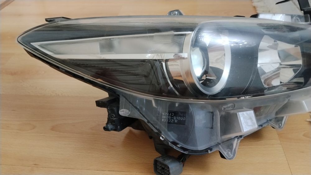 Мазда 3 фарасы.          .