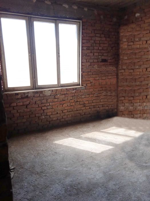 Етаж от къща продавам.