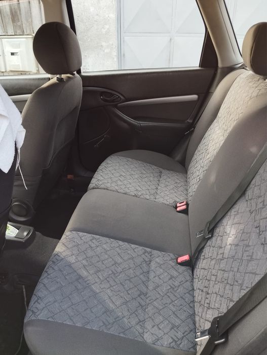 Vand ford focus 1.6 16v sau dezmembrez