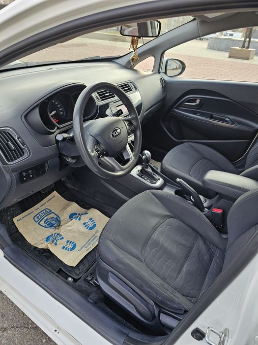 Продам KIA RIO UB 2015